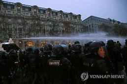 위세 꺾이는 佛 노란조끼 시위..시위대 규모 절반까지 줄어