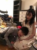 설리 너 또 왜그래 ··· 임산부 코스프레(?) 기이한 홈파티 사진에 깜놀