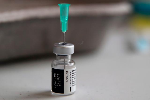 [상보] [코로나19] 식약처 검증자문단 “화이자 백신, 예방 효과 충분…16세 이상 접종 타당”