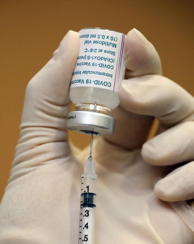 [코로나19] 백신접종 시작…첫 접종자는 노원구 61세 요양보호사