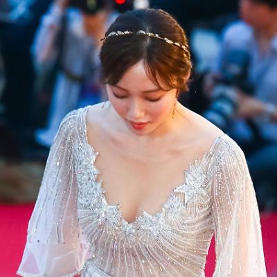 가슴라인 뽐내는 여배우들 (2016 백상예술대상)