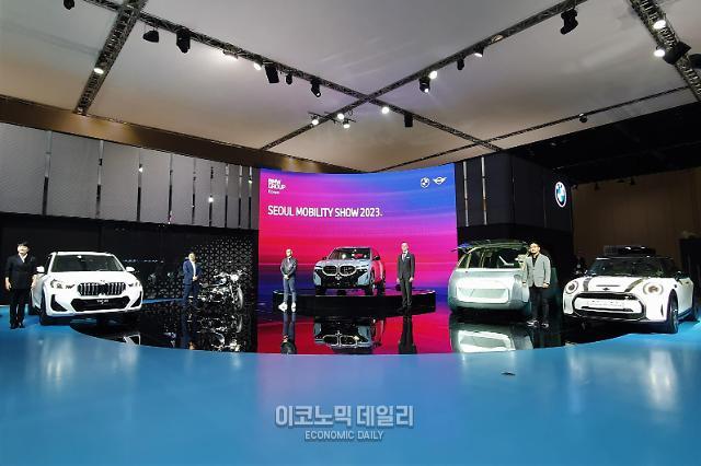 [모빌리티쇼2023] BMW, 전기 SAV iX1·미니 어바너트 최초 공개