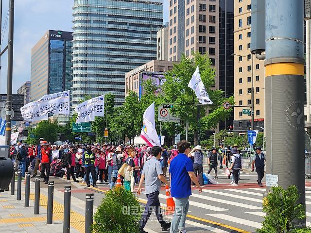 민주노총 실력 행사에 마비된 서울 도심…민주는 없었다