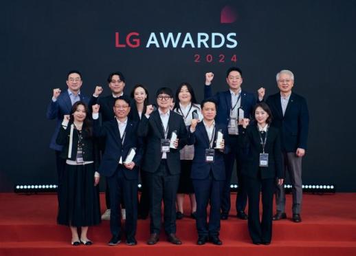 구광모 LG 회장, 직원 포상에도 고객 가치 실현