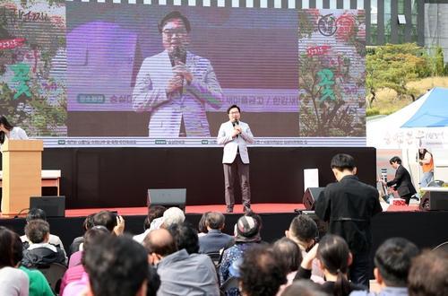 [K-축제] 풍성한 쌀밥 같은 매력…동작구 이팝나무 꽃 축제 개최