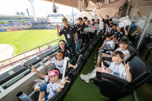KT, 난청 아동들에게 야구장 함성과 응원 선물하다