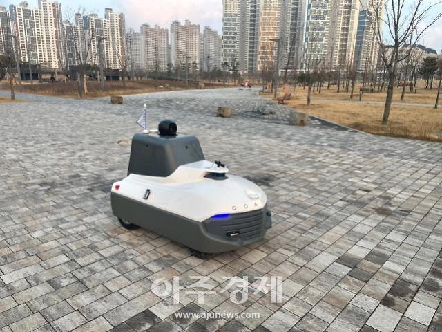 시흥시, 2세대로 재탄생한 전국 최초 자율순찰로봇 골리 운행