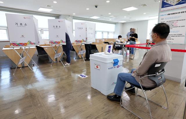[지방선거 투표율] 오후 4시 전국 45.4%…4년 전보다 7.8%p↓