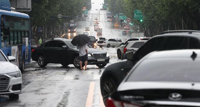 폭우에 차량 7000여대 피해…추정 손실 855억원