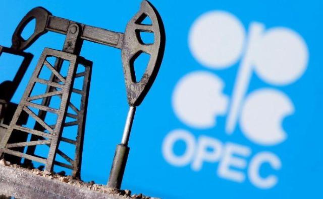 OPEC+, 국제 유가 하락에 10월 하루 10만 배럴 감축하기로