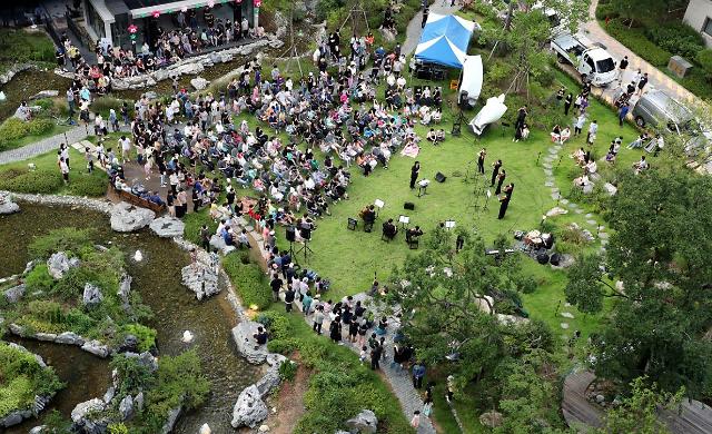 대우건설, 푸르지오 입주민 위한 발코니 음악회 개최