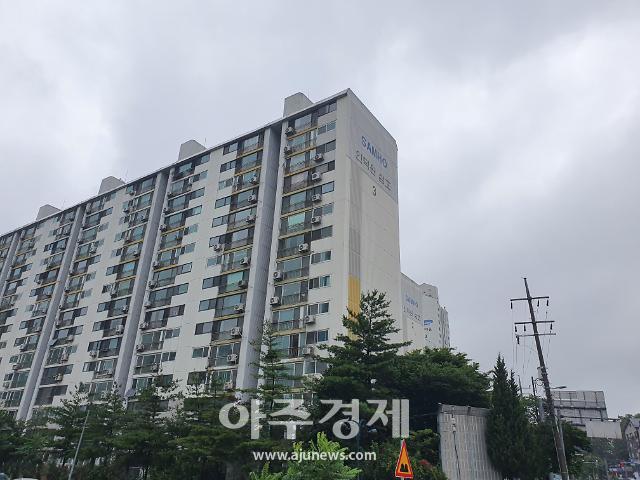 ​8월 경기도 아파트 매매량 역대 최저…과천시 단 4건
