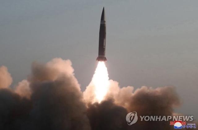 합참 북한 이틀 연속 탄도탄 발사...중장거리 이상 추정