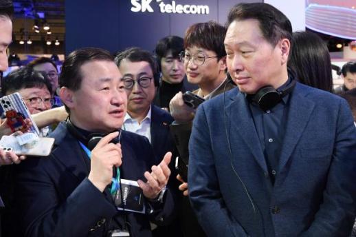 [MWC 2024] 삼성·SK, 그룹 CEO 집결…AI 동맹 각축전