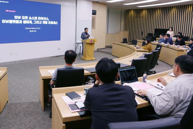 LG전자, 국내 전 사업부 임원에 AI·SW 교육