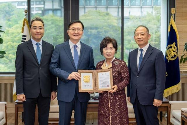 한국콜마, 서울대에 2억원 기부…인문학 분야 인재 양성