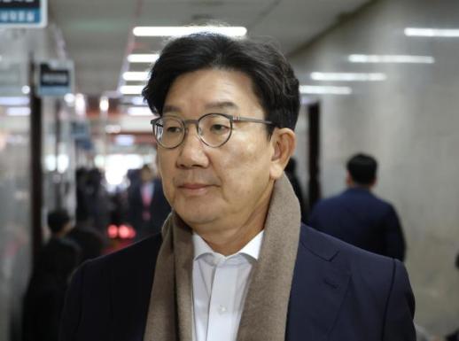 [속보] 권성동, 내란 특검·김건희 특검법에 반대 당론 결정