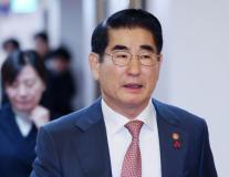 계엄 결정적 단서 나올까…경찰·국방부, 김용현 비화폰·통신서버 압수수색 