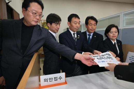 【12·3紧急戒严】韩国在野六党再提尹锡悦弹劾案 表决14日见分晓