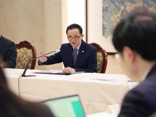 中国驻韩国大使馆邀请韩国主流媒体举行座谈会