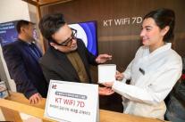 [MWC 2025] KT, 국내 최초 WiFi 7 공유기 KT WiFi 7D 출시… AI 시대 최적의 인터넷 환경 제공