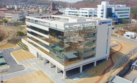 [김아령의 주간 유통가] 주종 개발하는 하이트진로, CU 통역 서비스 도입