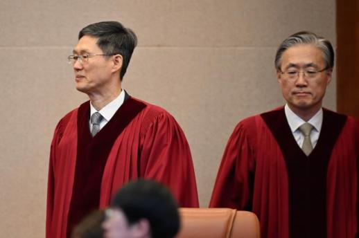 헌재, 윤 대통령 탄핵 만장일치 인용…헌정 질서 중대하게 훼손