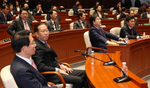 국민의힘 헌재 결정 겸허히 수용…이재명 집권 막겠다