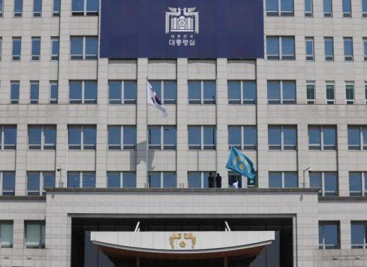 대통령실 고위 참모진, 윤석열 전 대통령 파면 책임지고 일괄 사의