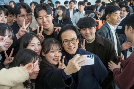 조현범 회장 젊은 혁신 리더 직접 키운다···  한국앤컴퍼니그룹, 주니어보드 확대 실시