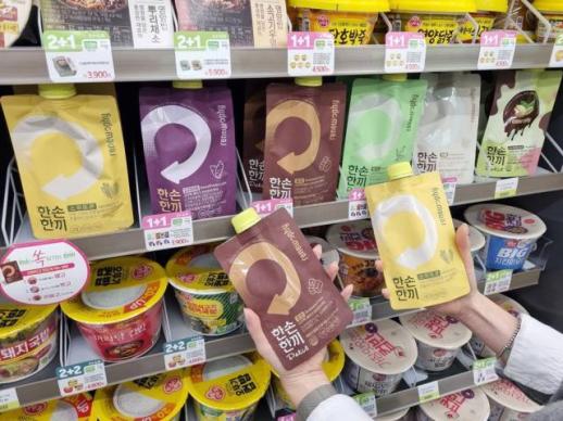 外籍游客爱上韩国便利店 各国顾客扫货清单大不同