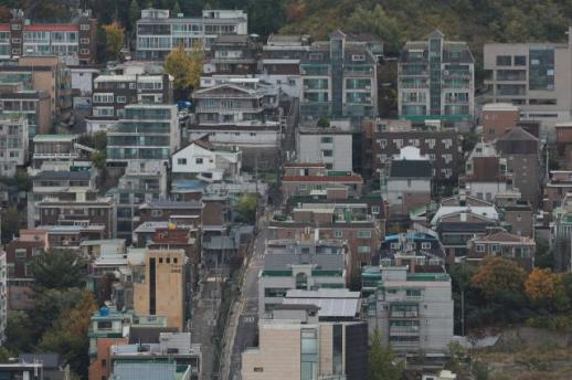 시행사 3강 희비 갈렸다…신영만 실적 상승, MDM·DS는 추락
