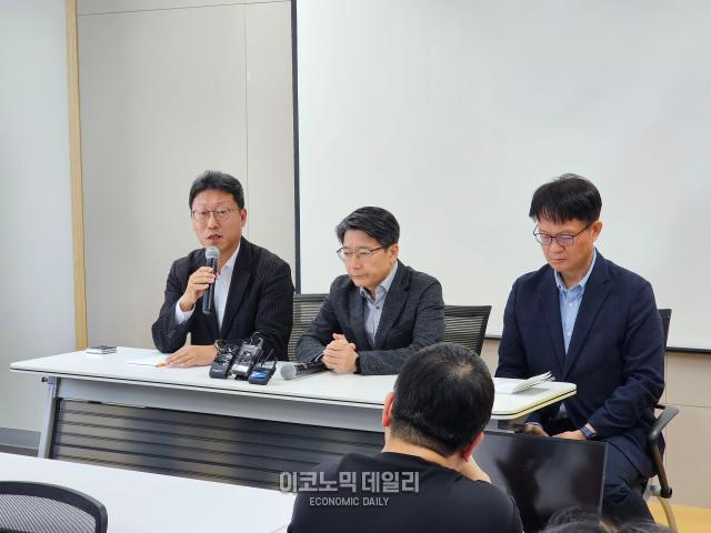SKT, 황금연휴 반납한 1160명 현장 지원… 유심 사태 총력 대응