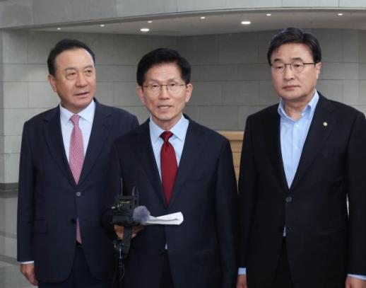 国民力量党推选单一候选人现裂痕 金文洙暂停竞选活动