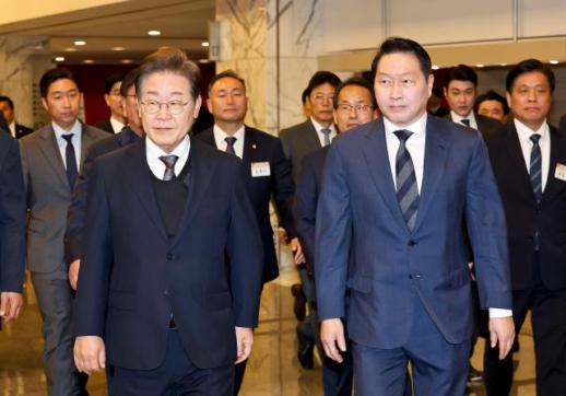 李在明暂时摆脱司法风险 支持率持续领先