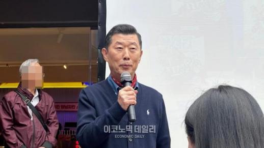 [현장] 40돌 맥시칸 힘주는 김홍국 회장 냉동치킨 연매출 100억원 목표
