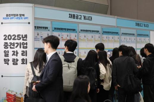 关税政策风暴来袭 韩国男女就业冰火两重天