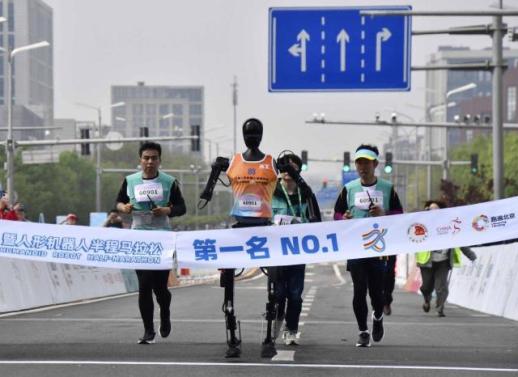 【亚洲人之声】中国奋力领跑 韩国热闹围观