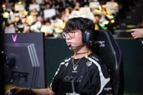 젠지, DRX 꺾고 16연승 질주…LCK 1위 확정