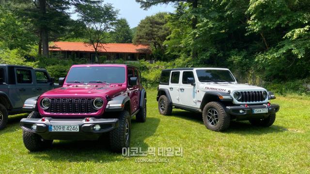 [시승기] 오프로드의 교과서 지프 랭글러 루비콘...물길도 바윗길도 거침없이 달린다