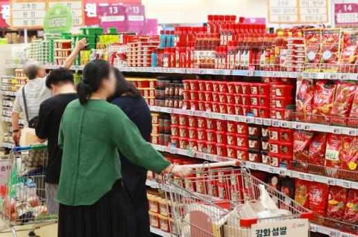 계엄 후폭풍에 식품 물가 급등…초콜릿·커피·빵 가공식품 줄인상