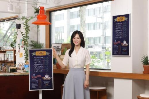 삼성전자, 초저전력 컬러 이페이퍼 공개…디지털 광고의 판을 바꾸다
