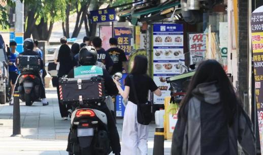 住宿餐饮业贷款余额突破90万亿韩元 生产指数八连跌