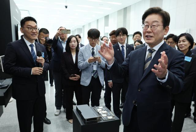 이재명 정부, AI 주권에 미래 건다…AI 3대 강국 K-파운데이션 모델 개발 경쟁 막 올랐다