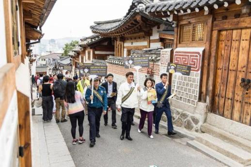 首尔钟路区将限行旅游包车 推动建设步行友好街区