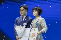 [ED포토][여성기업주간] 에코트로닉스(주) 성미숙 대표, 산업포장 수상