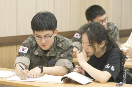 KT 희망나눔인상, 공군 제15특수임무비행단·김만하 소방관 수상
