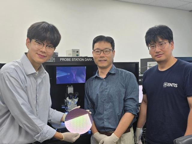 KAIST, 멤리스터로 인공 감각 신경계 개발…로봇, 위험만 감지한다