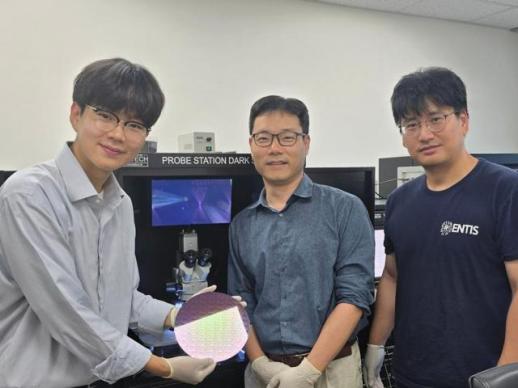 KAIST, 멤리스터로 인공 감각 신경계 개발…로봇, 위험만 감지한다