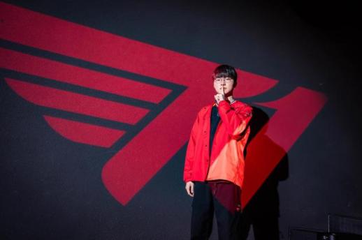 살아있는 전설 페이커, T1과 종신 계약...2029년까지 동행